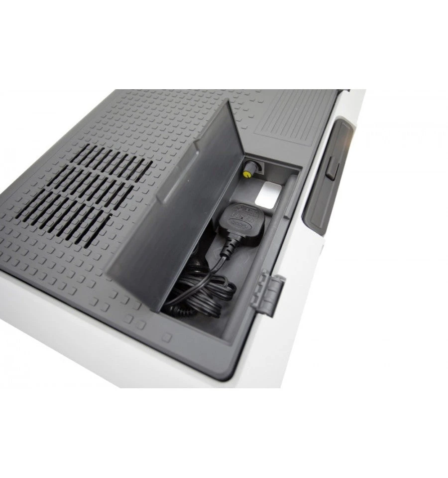 Vango E-Pinnacle 40 Electric Coolbox 6 Vango E-Pinnacle 40 Electric Coolbox - Image 4